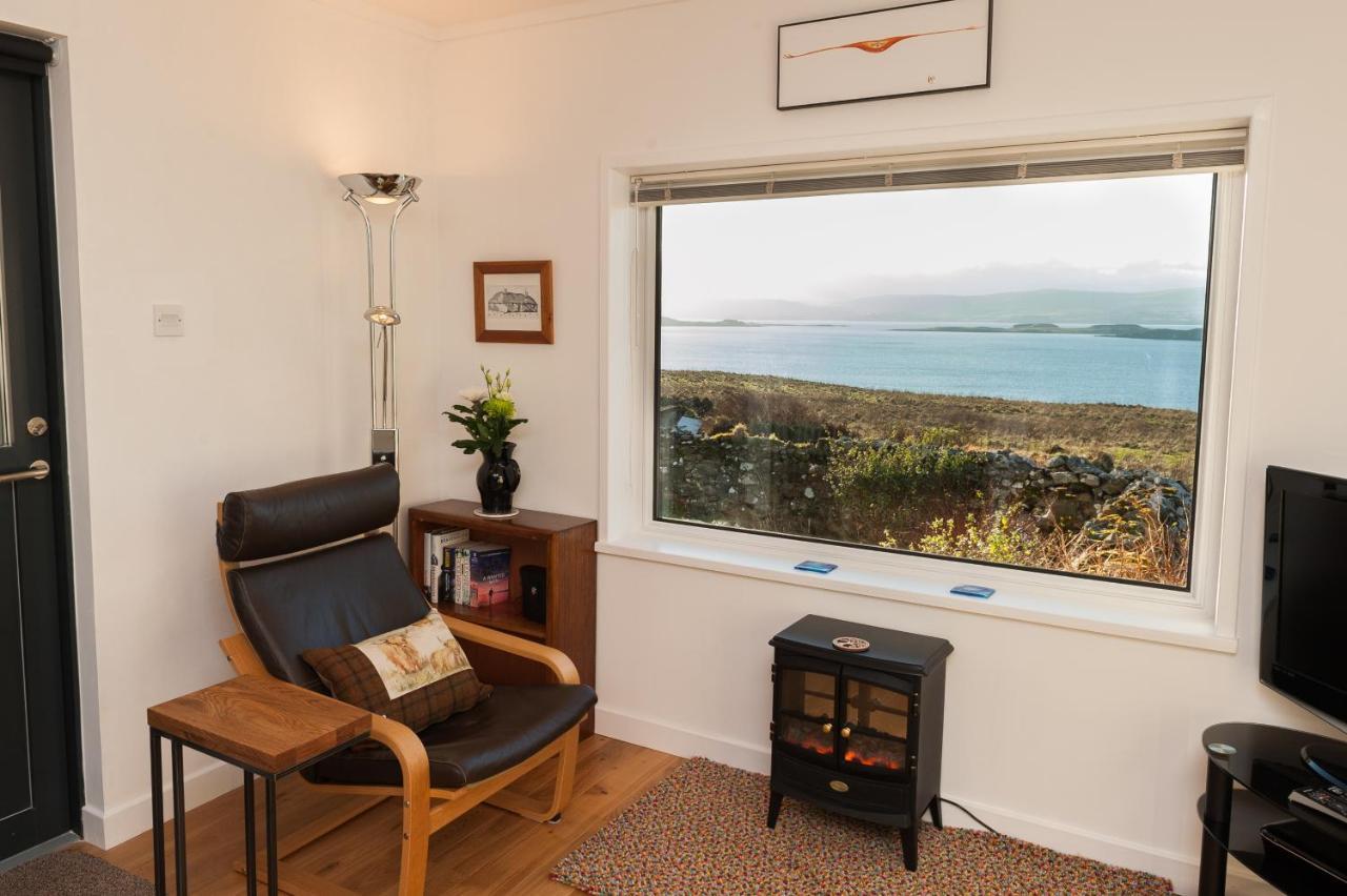 An Cala Beag Self Catering Apartment On The Waternish Peninsula Hallin Exterior photo